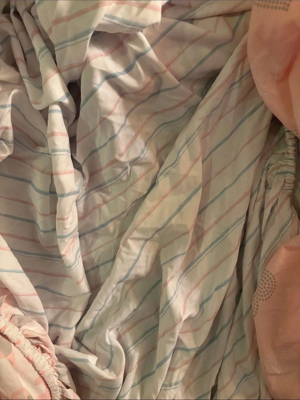 4 diff patterned baby girl crib & pac n play fitted sheets- never used , 2 hats